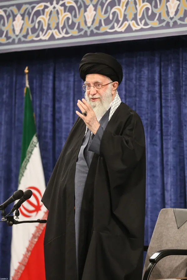 رهبر معظم انقلاب: رژیم صهیونیستی، سیلی اقدام در سوریه را خواهد خورد | فعالیت‌های وسیع زیر ساختی بخش شیرین اقتصاد است + فیلم و تصاویر