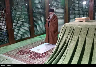 گزارش تصویری | حضور رهبر انقلاب اسلامی در حرم مطهر حضرت امام خمینی (ره)