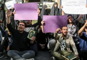 ویدئو| تجمع دانشجویان مشهدی در محکومیت هتک حرمت قرآن کریم