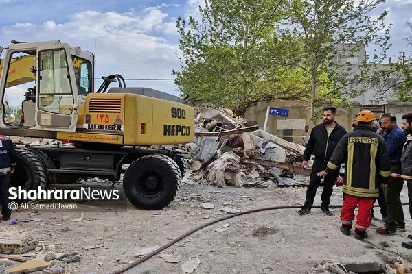 ریزش مرگبار ساختمان در مشهد | بیش از ۲۴ ساعت عملیات تجسس برای نجات محبوس شدگان زیر آوار + عکس و فیلم