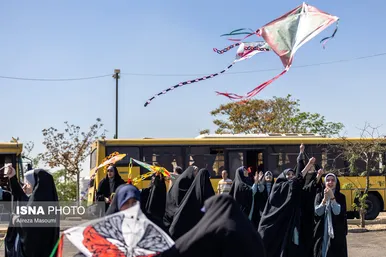 گزارش تصویری | پرواز بادبادک‌ها به یاد کودکان میناب