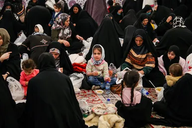 ضیافت افطار در بارگاه رضوی 