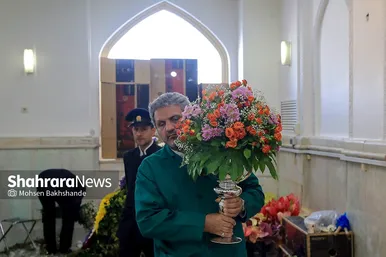 گل آرایی حرم مطهر رضوی در آستانه میلاد امام رضا (ع)