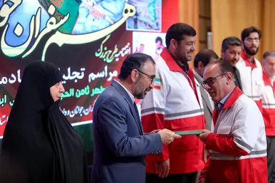  مراسم تجلیل از خادمین زائران پیاده هلال احمر