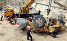 واژگونی لودر در حومه مشهد حادثه آفرید