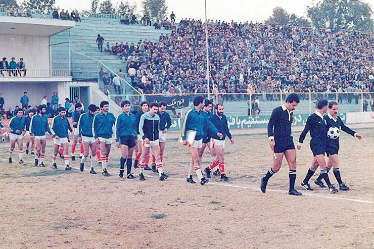 قاب خاطره / ورود ۲ تیم منتخب خراسان و منتخب ارومیه به زمین ورزشگاه تختی مشهد