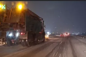 ویدئو | آخرین وضعیت بارش برف در جاده&zwnj;های خراسان رضوی (۲۶ آذر ۱۴۰۴)