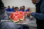 یلدا، زیر سقف همدلی مددسرا | خادمان شهر، مهمان همشهریان بی‌خانمان در جشن «یلدای بی‌پناهان» + فیلم