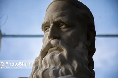 آرامگاه حکیم عمر خیام در نیشابور