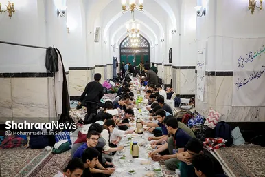 اعتکاف نوجوانان دهه هشتادی در حرم مطهر رضوی