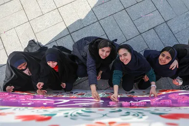 ساخت نقش‌برجسته‌های دانش‌آموزان مشهدی به مناسبت نیمه شعبان