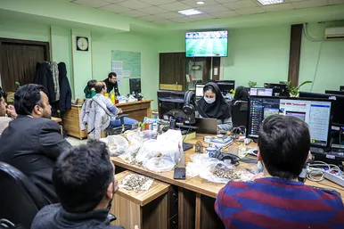 تماشای مسابقه فوتبال ایران و ژاپن در روزنامه شهرآرا