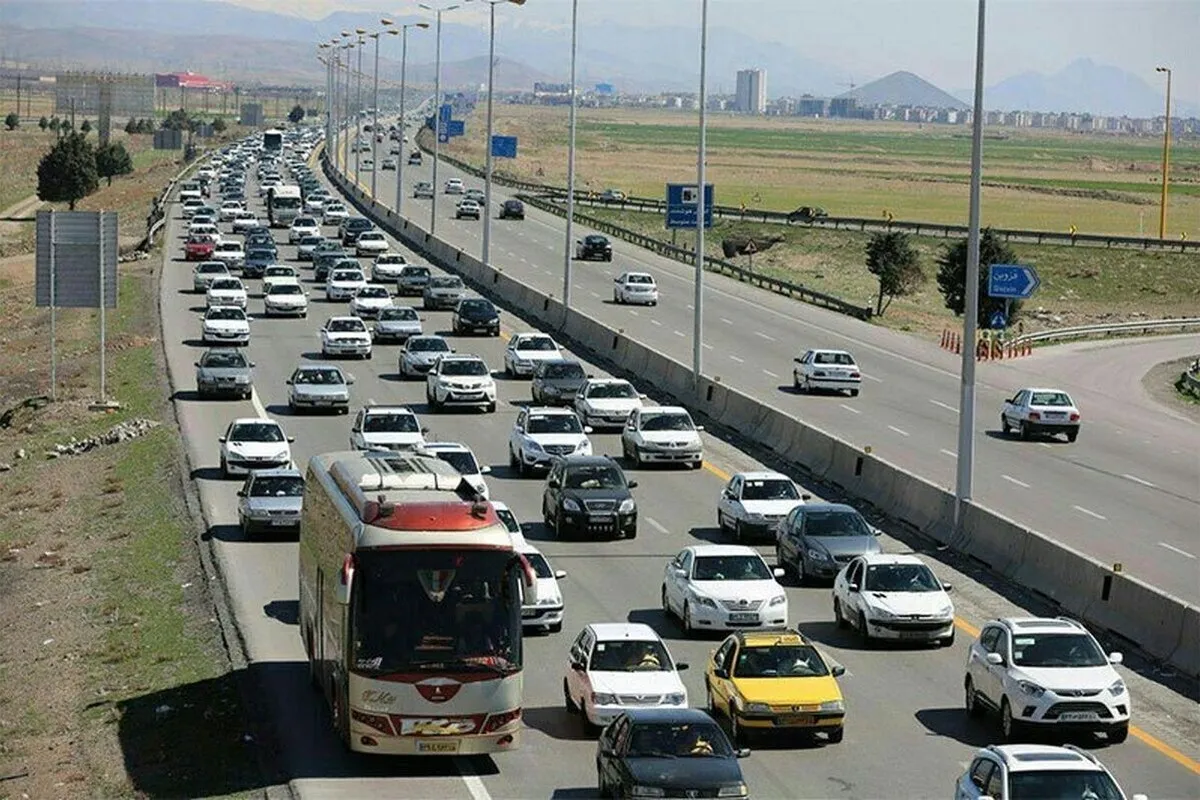 ویدئو| اقدام عجیب و خطرناک راننده پراید در تهران