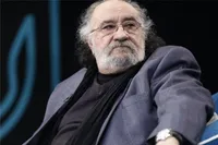 ویدئو | خاطره داریوش ارجمند از فیلم‌برداری مخفیانه «زمین آسمانی» در مکه