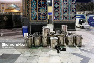 ضیافت افطاری زائران حرم مطهر رضوی
