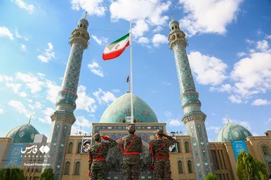 صبحگاه مشترک نیرو‌های مسلح در مسجد جمکران