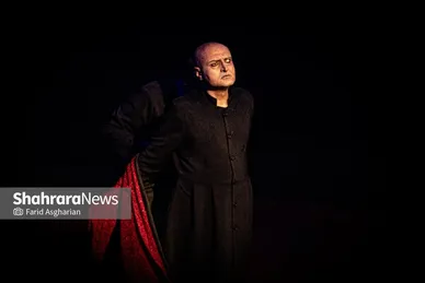 عکس‌هایی از نمایش «آداب شکار روباه»؛ از سایه شاه تا سایه قتل در مشهد