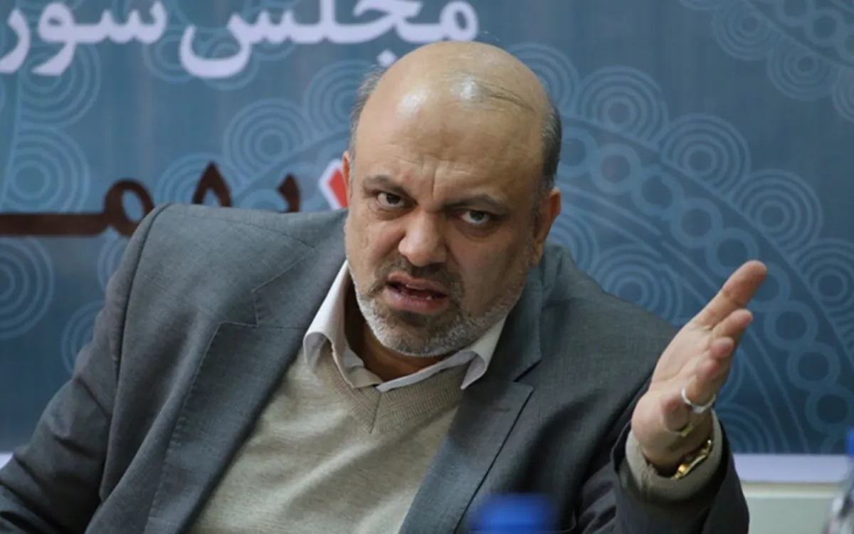 ویدئو | حرکات عجیب علیرضا منادی سفیدان، نماینده تبریز هنگام درد و دل معلمان خوزستانی