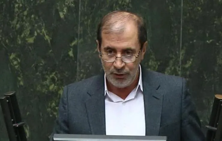 شریف‌پور: عوارض خروج از کشور مرزنشینان کاهش پیدا کند