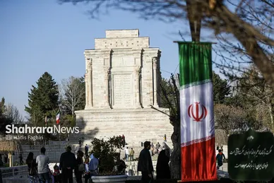 گزارش تصویری | حضور مسافران نوروزی در آرامگاه فردوسی در نوروز ۱۴۰۵