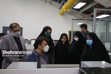 بازدید معاون رییس جهمور در امور زنان و خانواده از کارخانه نوآوری مشهد
