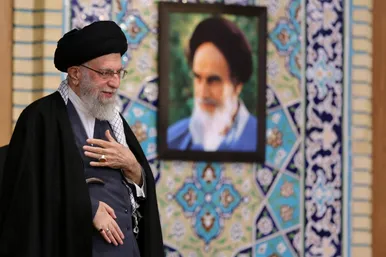 حضور و سخنرانی رهبر انقلاب در اجتماع زائران و مجاوران حرم مطهر رضوی