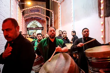 آئین سنتی مشعل گردانی نجفی‌ها در شب تاسوعا
