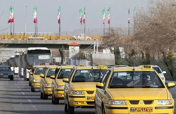 آماده باش تاکسیرانان مشهدی در ایام پایانی ماه صفر | ۸۰ تاکسی صلواتی به زائران رضوی خدمت می‌کنند