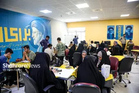 گزارش تصویری | رویداد تولید پوستر و اکران شهری &laquo;برای خدمت&raquo;
