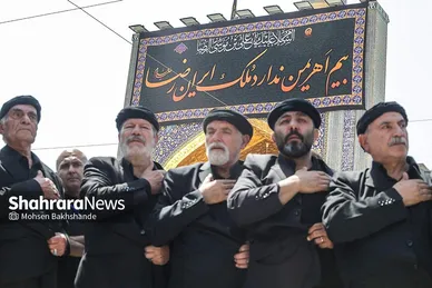 گزارش تصویری | عزاداری زائران رضوی در سوگ رحلت پیامبر اکرم (ص) و شهادت امام حسن مجتبی (ع) در حرم رضوی