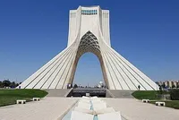 زنان هنرمند در برج آزادی گرد هم می آیند