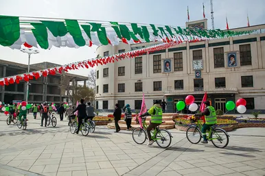 کاروان‌های گل دوچرخه‌سوار منتظران بهار