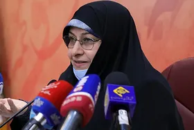 انسیه خزعلی به پدیده آغوش رایگان واکنش نشان داد | خداوند اجازه به ابتذال کشیدن جایگاه زن را نداده است