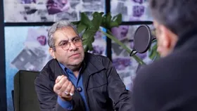 گفت&zwnj;گو با علیرضا دلبریان در ویژه&zwnj;برنامه &laquo;وطن&zwnj;پلاس&raquo; | هر فردی با هر گویش و زبانی پای وطن ایستاده است