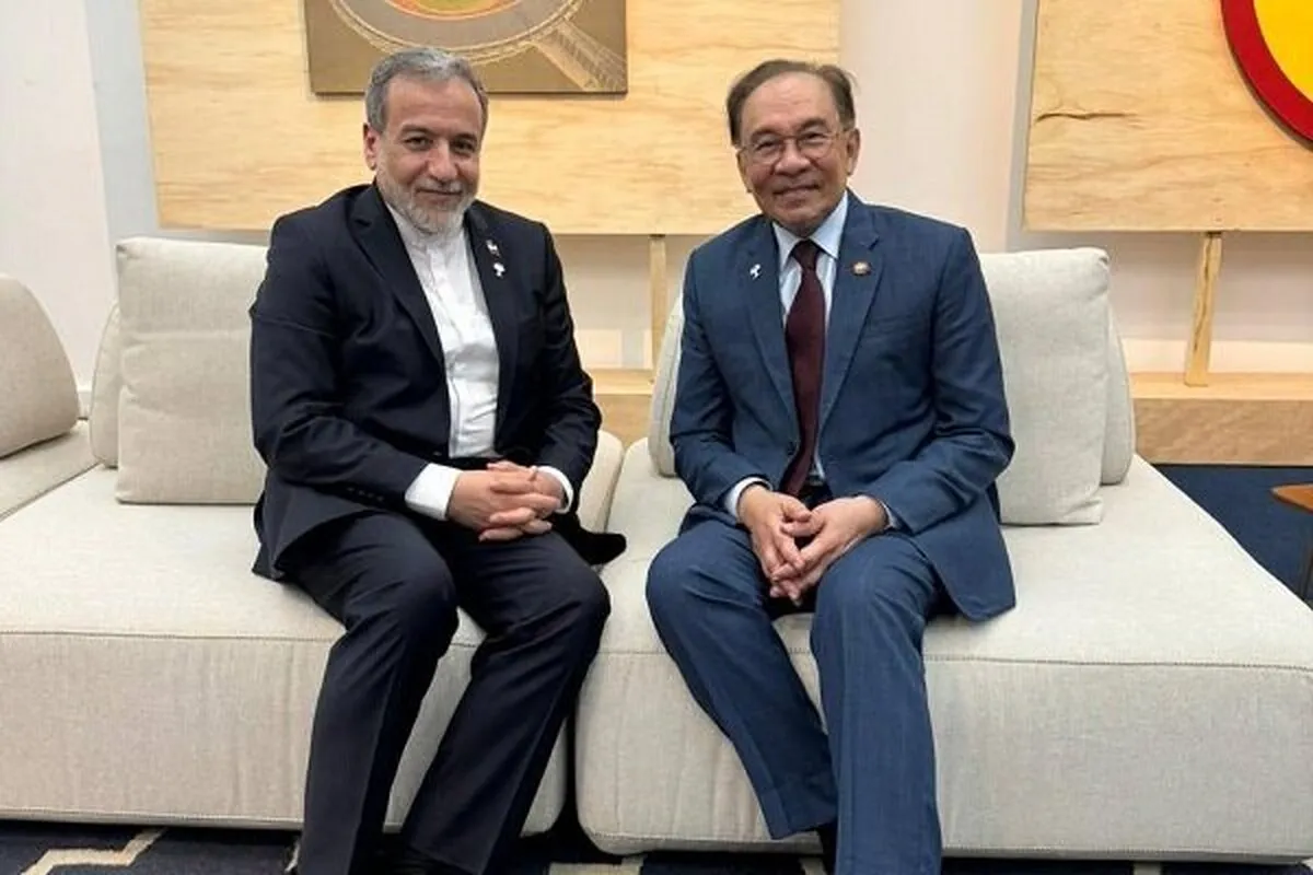 دیدار عراقچی با نخست‌وزیر مالزی
