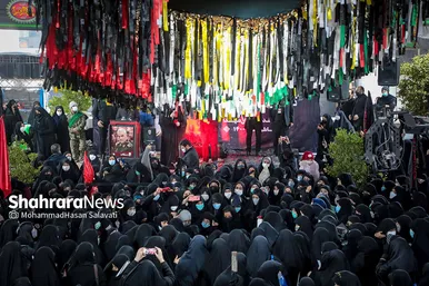 مراسم تدفین پیکر ۳ شهید گمنام در میدان شهدا مشهد