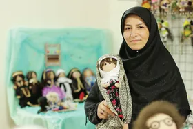 اشتغال زایی بانو کارآفرین محله سیدی با راه&zwnj;اندازی کارگاه عروسک سازی