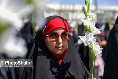 گلباران حرم مطهر رضوی در روز میلاد حضرت معصومه (س)
