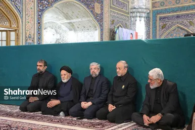 گزارش تصویری | حضور باشکوه مردم در مراسم عزاداری شهادت قائد امت در حرم امام‌رضا(ع)