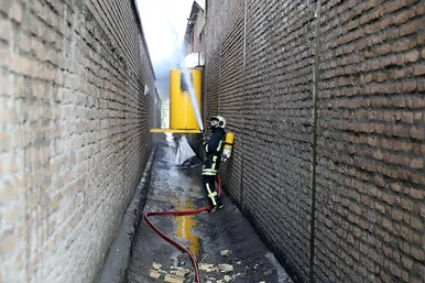 آتش سوزی گسترده در کارخانه یخچال سازی