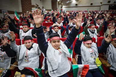  مراسم اختتامیه عهد کودکان دبستانی با حاج قاسم سلیمانی
