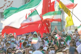 جشن پیروزی هواداران رئیس&zwnj;جمهور منتخب در عرصه میدان&zwnj;شهدا مشهد