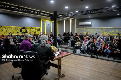 گپ و گفت منصور ضابطیان با موضوع کتاب جدیدش با عنوان «دو دستی»
