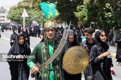 عکس| دسته‌‌روی عزاداران عاشورای حسینی به سمت حرم مطهر رضوی