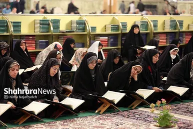 جزء خوانی قرآن کریم در حرم مطهر امام رضا (ع)
