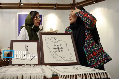 عکس‌هایی از کارگاه هنرهای تجسمی «ایران من»