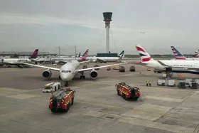 ویدئو| فرود زیبای هواپیمای A380 امارات در فرودگاه هیثرو لندن