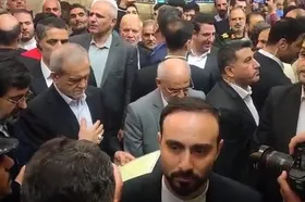 تشرف پزشکیان به حرم حضرت معصومه(س) (۱۵ اردیبهشت ۱۴۰۴) + فیلم