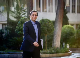 مهاجرانی: همتی با نظر خبرگان بانکی، رئیس بانک مرکزی شد