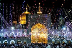 اقامه نماز جعفر طیار و قرائت دعای سمات در حرم مطهر امام رضا(ع) برای تعجیل امر فرج
